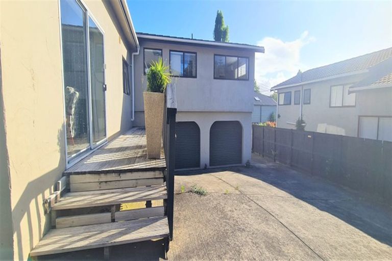 Photo of property in 1/56 Heathcote Road, Castor Bay, Auckland, 0620