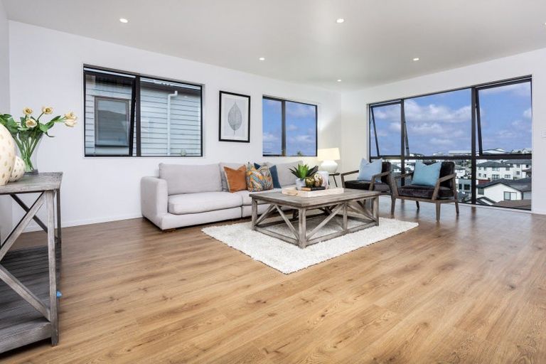 Photo of property in 25 Baumea Rise, Massey, Auckland, 0614