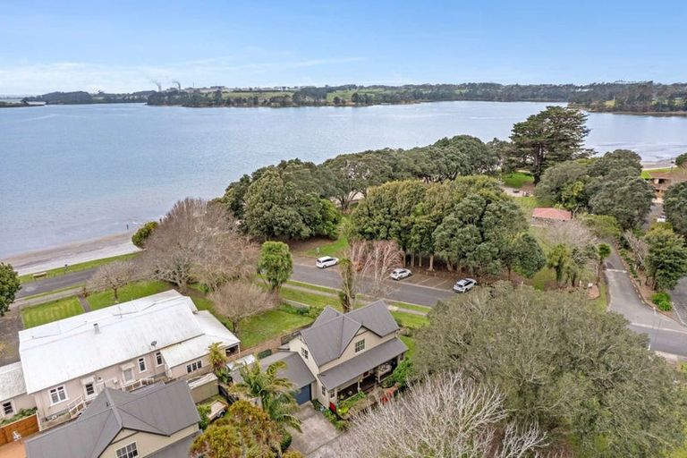 Photo of property in 16 Rangiwhea Road, Waiuku, 2123