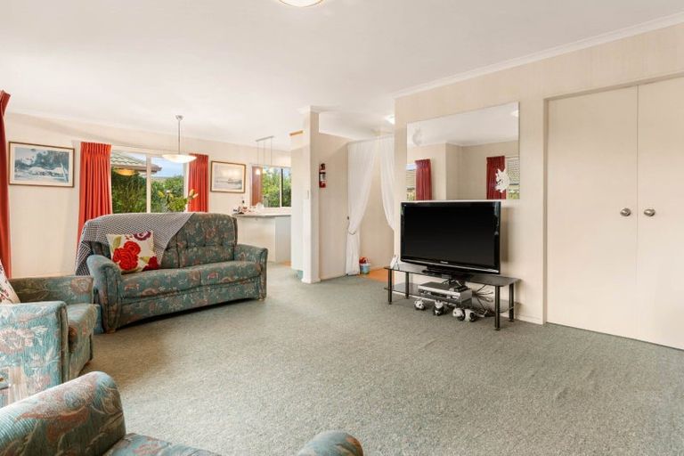 Photo of property in 16 Mcleod Place, Papamoa Beach, Papamoa, 3118