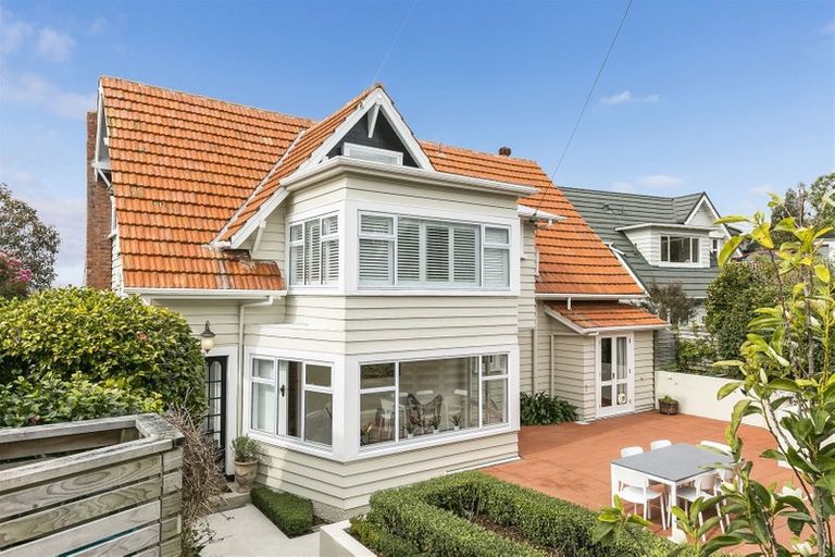 Photo of property in 120 Trelissick Crescent, Ngaio, Wellington, 6035