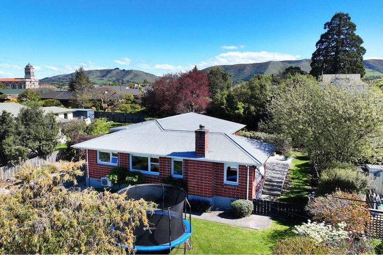 Photo of property in 15 Oxford Street, Waimate, 7924