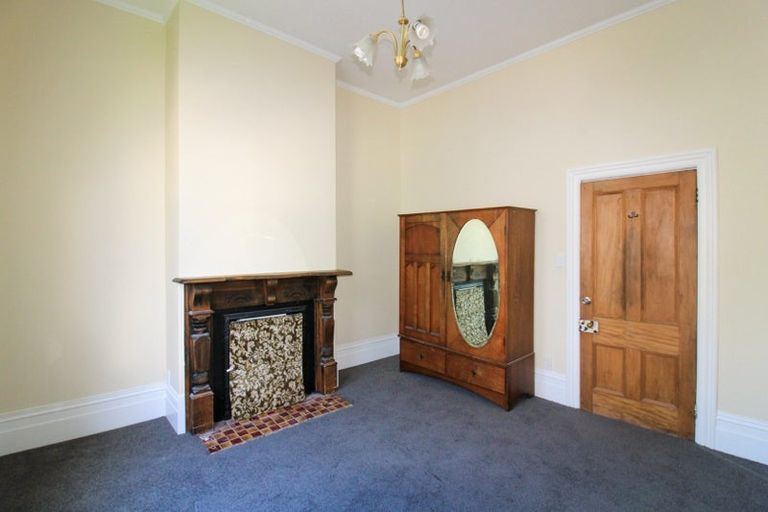 Photo of property in 14a Kelburn Parade, Kelburn, Wellington, 6012