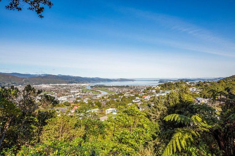 Photo of property in 73 Viewmont Drive, Harbour View, Lower Hutt, 5010