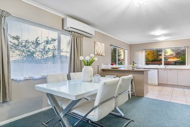 Photo of property in 12 Bokeen Lane, Flat Bush, Auckland, 2019