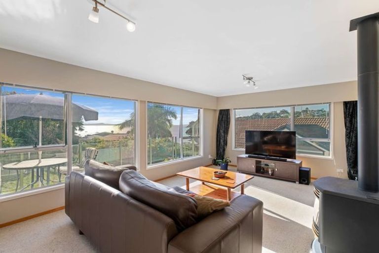 Photo of property in 8 De Luen Avenue, Tindalls Beach, Whangaparaoa, 0930