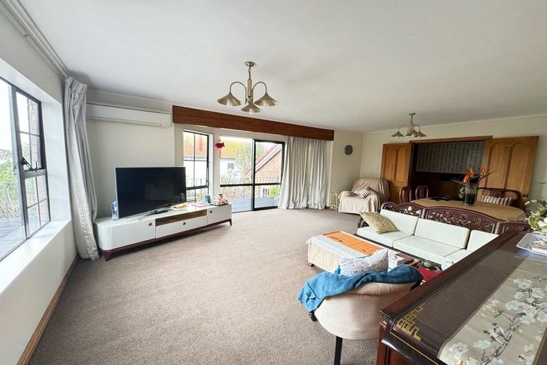 Photo of property in 2 Clearwater Cove, West Harbour, Auckland, 0618