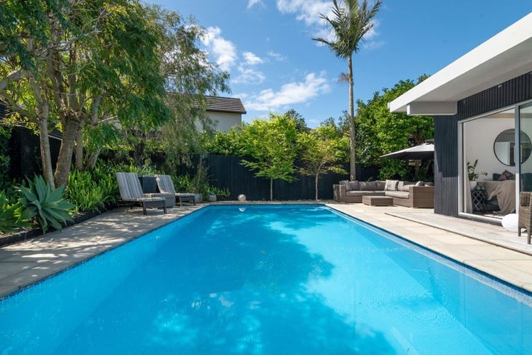 Photo of property in 473 Beach Road, Murrays Bay, Auckland, 0630