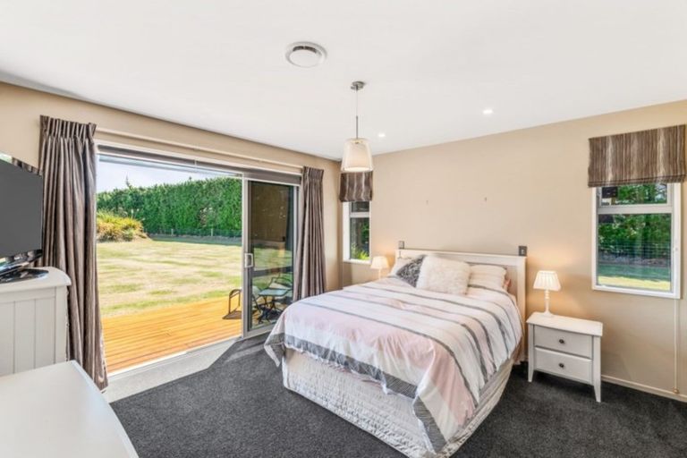 Photo of property in 10 Whitcombe Place, Darfield, 7571