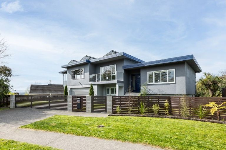 Photo of property in 37 Tauroa Road, Havelock North, 4130