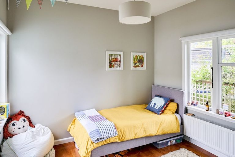 Photo of property in 30 Pukatea Street, Eastbourne, Lower Hutt, 5013