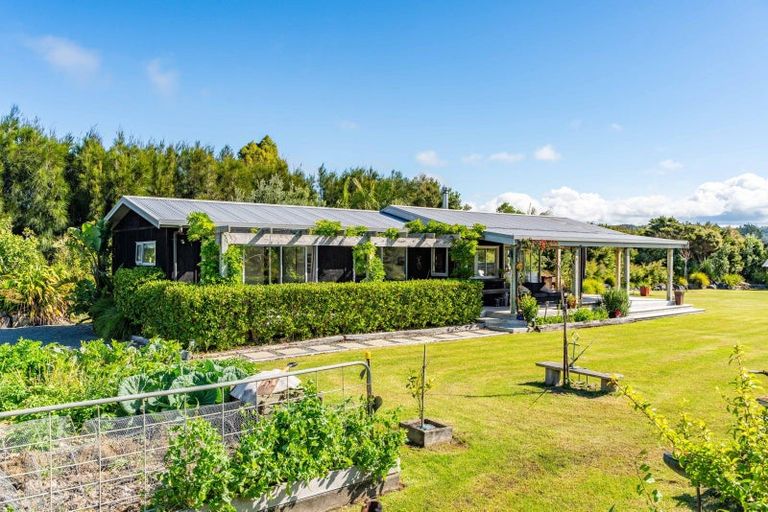 Photo of property in 32 Thelma Road, Mangawhai Heads, Mangawhai, 0505