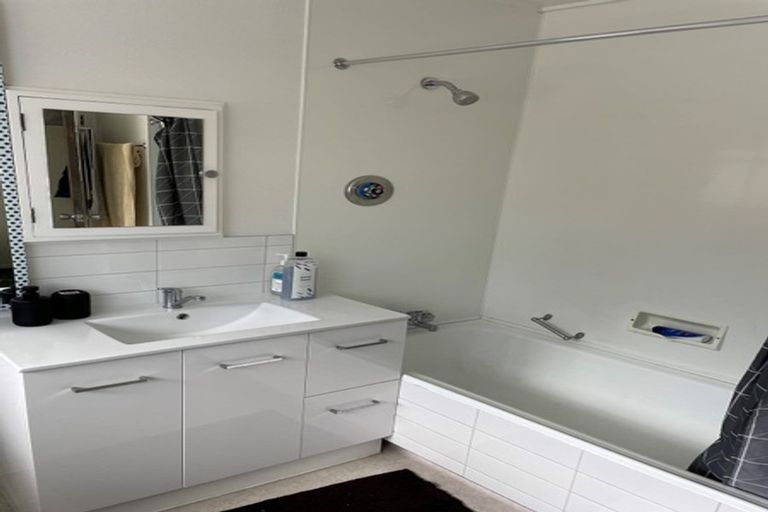 Photo of property in 34 Duchess Place, Maupuia, Wellington, 6022