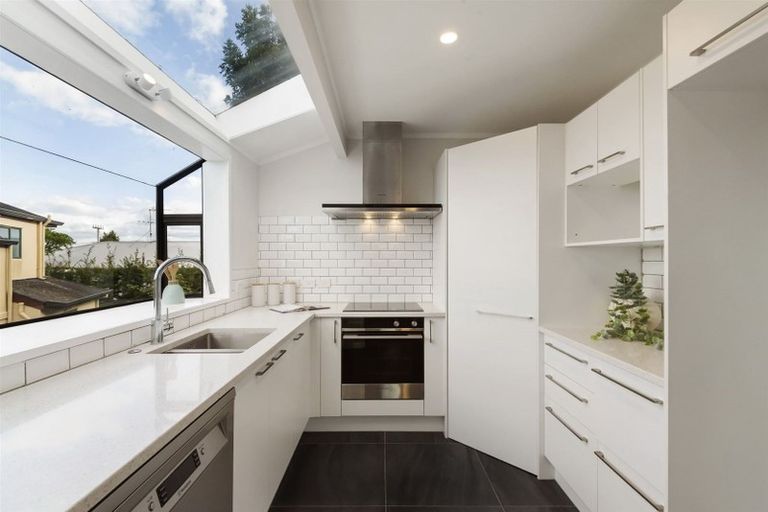 Photo of property in 1/30 Tui Glen Road, Birkenhead, Auckland, 0626