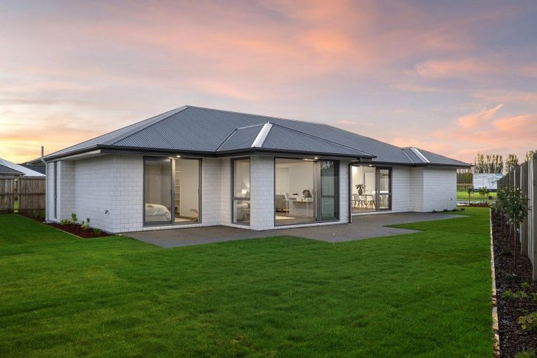 Photo of property in 26 Paradise Way, Halswell, Christchurch, 8025