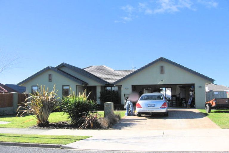 Photo of property in 12 Cate Road, Rototuna, Hamilton, 3210