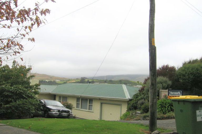 Photo of property in 10 Oriel Place, Tawa, Wellington, 5028