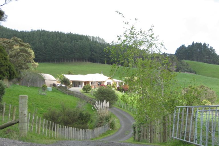 Photo of property in 14 Fork Road, Kumeu, 0891