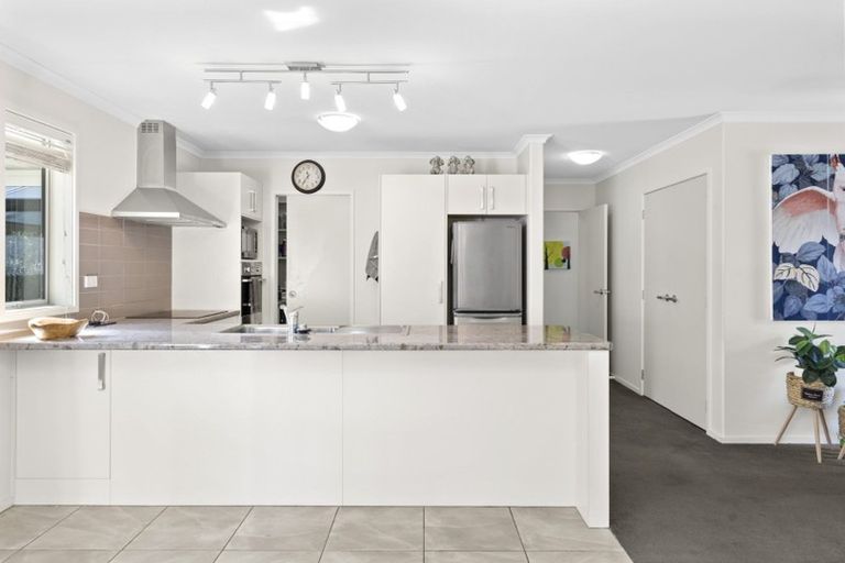 Photo of property in 24 Trauzer Place, Flagstaff, Hamilton, 3210