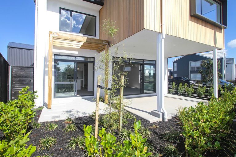 Photo of property in 37 Wallace Road, Hobsonville, Auckland, 0616