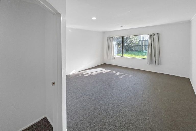 Photo of property in 1/5 Saint Leger Crescent, Huntington Park, Auckland, 2013