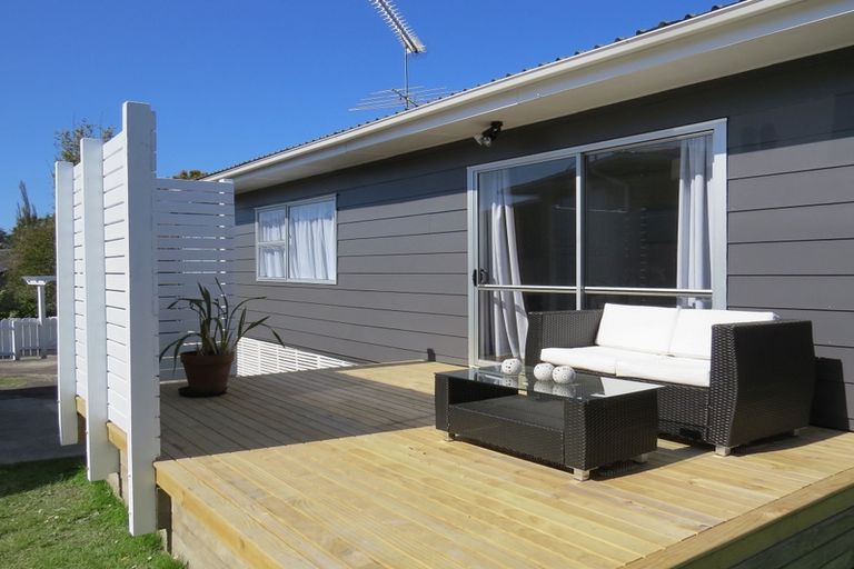 Photo of property in 1/55 Stottholm Road, Titirangi, Auckland, 0604