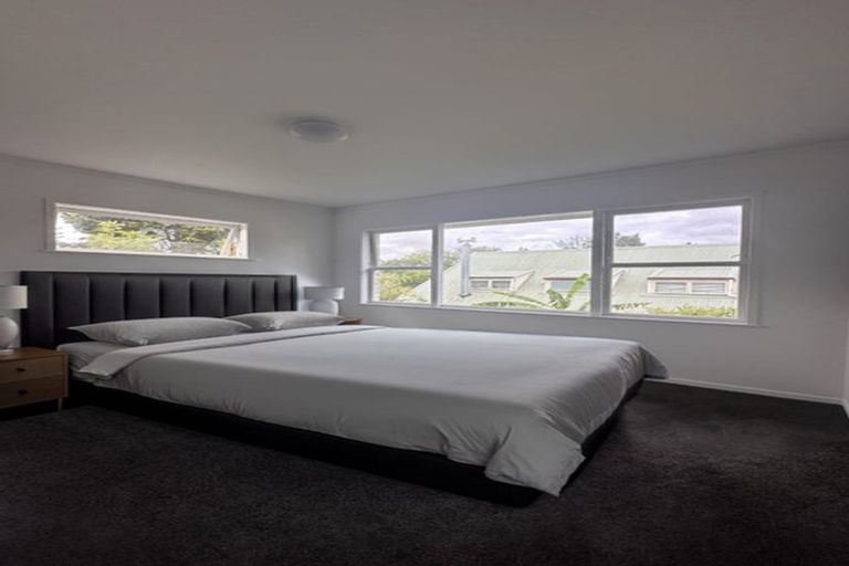 Photo of property in 2/7 Dakota Avenue, Beach Haven, Auckland, 0626