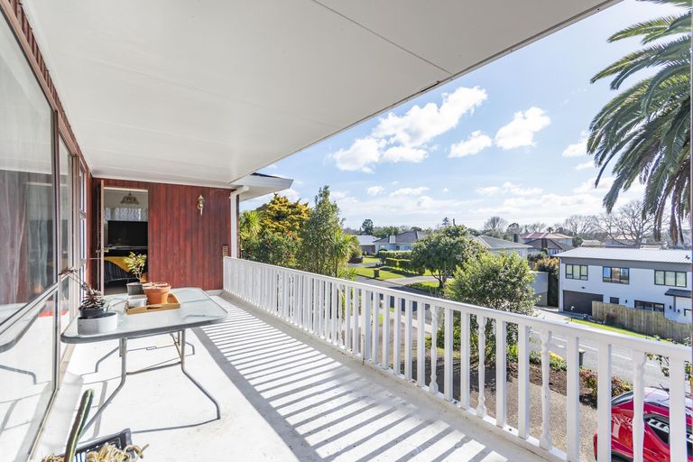Photo of property in 2 Hogan Street, Pukekohe, 2120