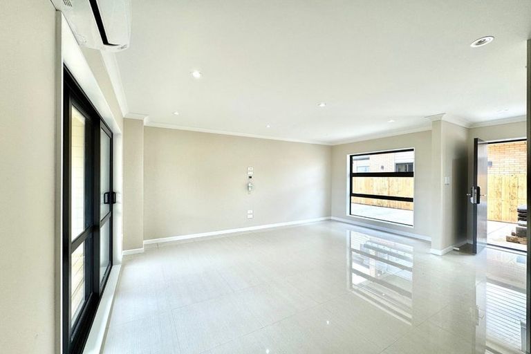 Photo of property in 8a Kelvyn Grove, Hillpark, Auckland, 2102