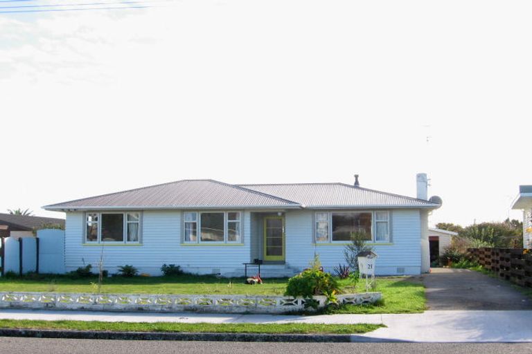 Photo of property in 21 Atmore Avenue, Otaki, 5512