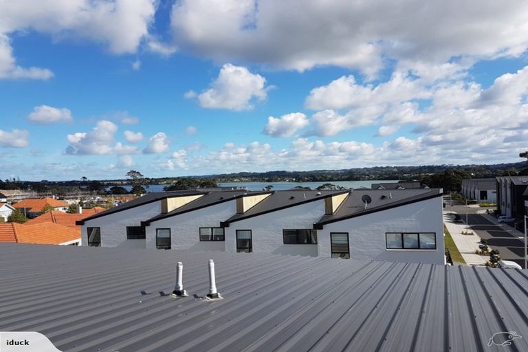 Photo of property in 1/2 Frances Bryers Road, Hobsonville, Auckland, 0616