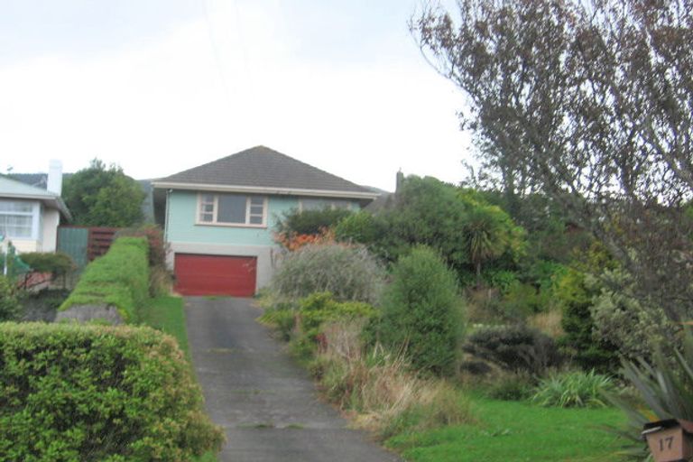 Photo of property in 17 Ranui Terrace, Tawa, Wellington, 5028