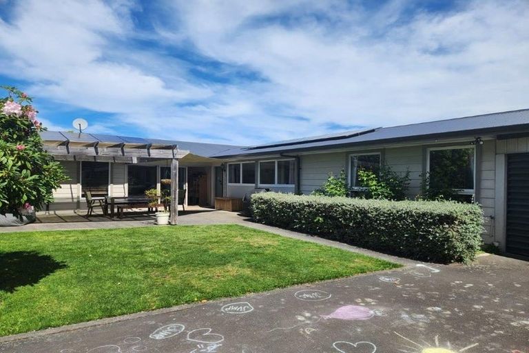 Photo of property in 1 Burrows Place, Ilam, Christchurch, 8041