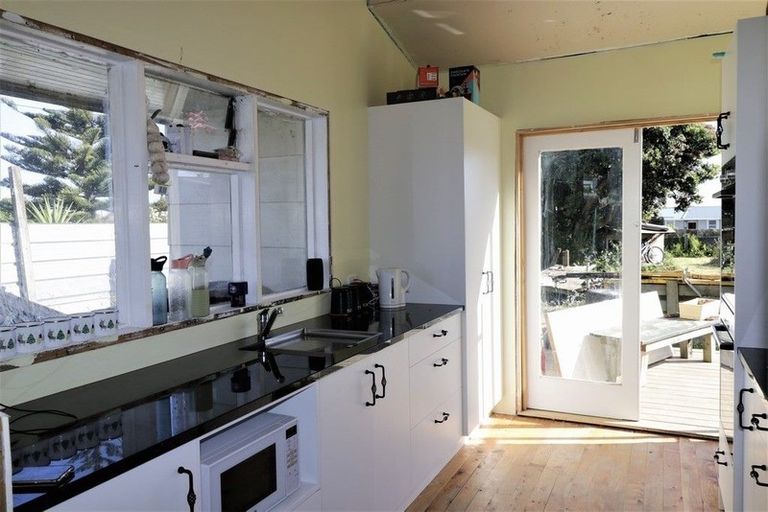 Photo of property in 219 Puriri Street, Castlecliff, Whanganui, 4501