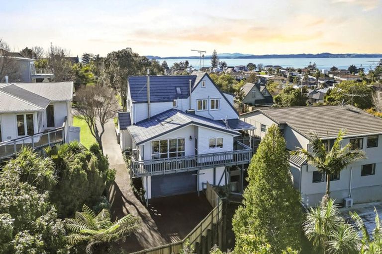 Photo of property in 19 Beach Road, Mellons Bay, Auckland, 2014
