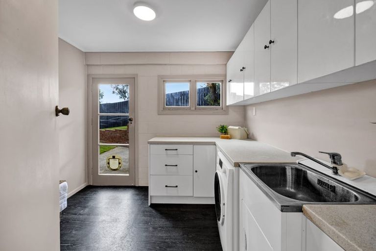 Photo of property in 12a Julian Place, Westown, New Plymouth, 4310