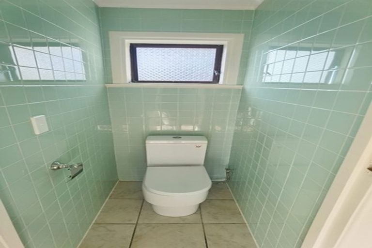 Photo of property in 36 Woodford Avenue, Henderson, Auckland, 0610