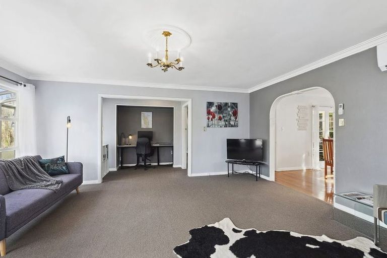 Photo of property in 15a Romney Square, Tawa, Wellington, 5028