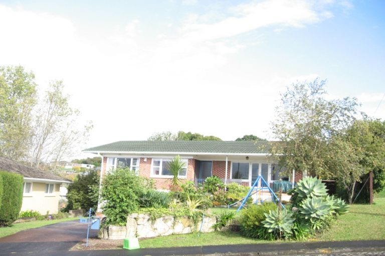Photo of property in 19 Colmar Road, Mellons Bay, Auckland, 2014