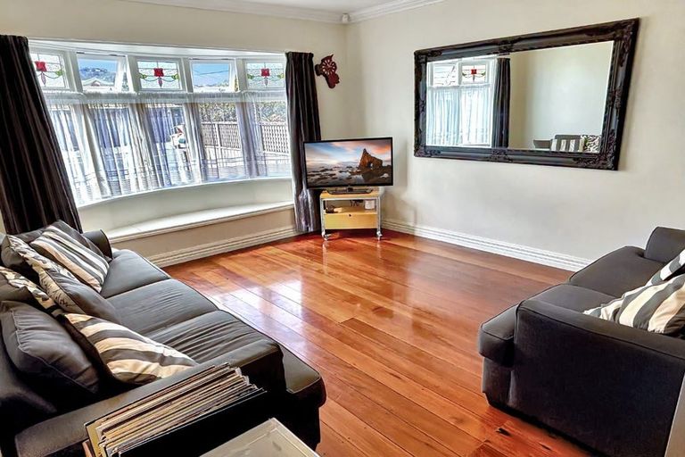 Photo of property in 43 Tauhinu Road, Miramar, Wellington, 6022