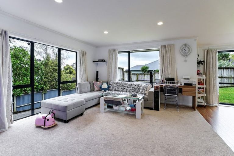 Photo of property in 115c Woodglen Road, Glen Eden, Auckland, 0602