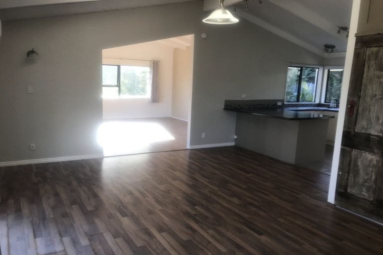 Photo of property in 17 Poplar Road, Stanmore Bay, Whangaparaoa, 0932