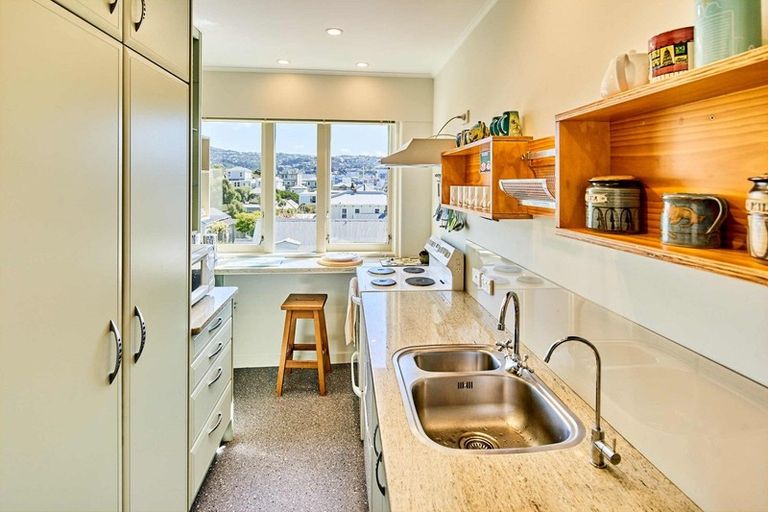 Photo of property in Westgate Flats, 9/36 Queen Street, Mount Victoria, Wellington, 6011