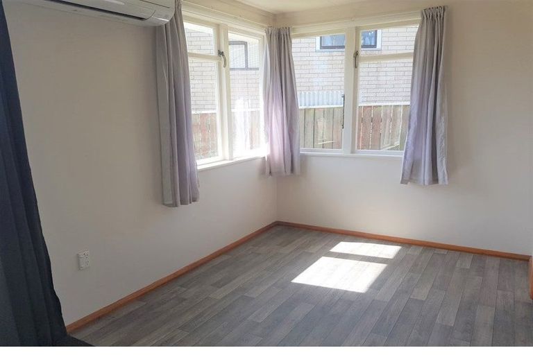 Photo of property in 35 Cornwall Crescent, Cannons Creek, Porirua, 5024