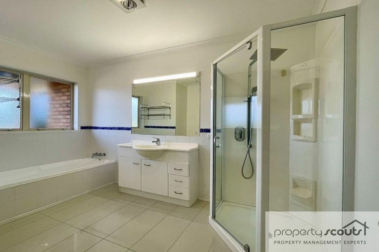 Photo of property in 6c Highfield Place, Highlands Park, New Plymouth, 4312