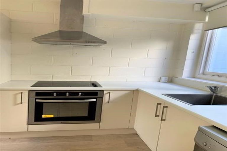 Photo of property in 2/99 Aikmans Road, Merivale, Christchurch, 8014