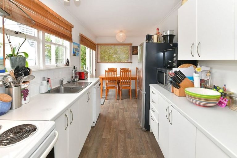 Photo of property in 245 Vipond Road, Stanmore Bay, Whangaparaoa, 0932