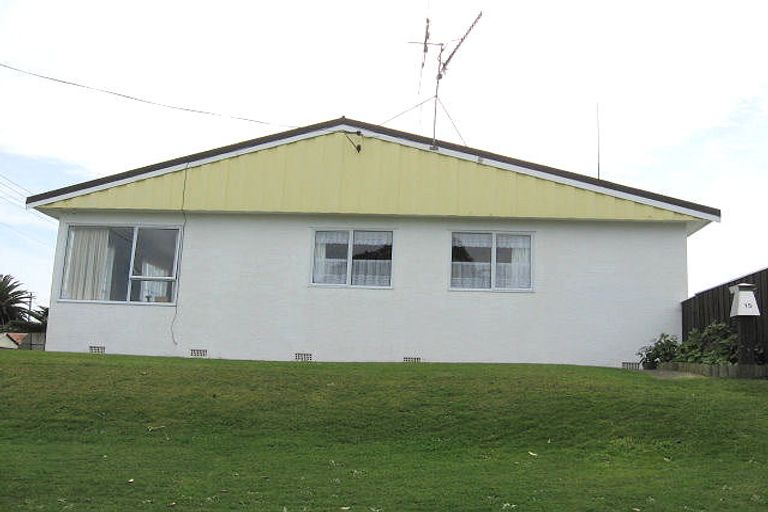 Photo of property in 15 Karewa Street, Castlecliff, Whanganui, 4501