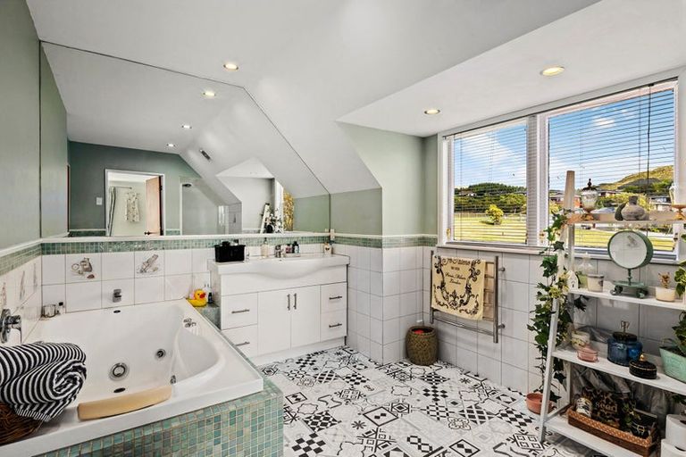 Photo of property in 6b Orange Grove, Churton Park, Wellington, 6037