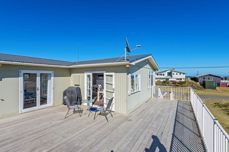 Photo of property in 35 Marine Parade South, Foxton Beach, Foxton, 4815